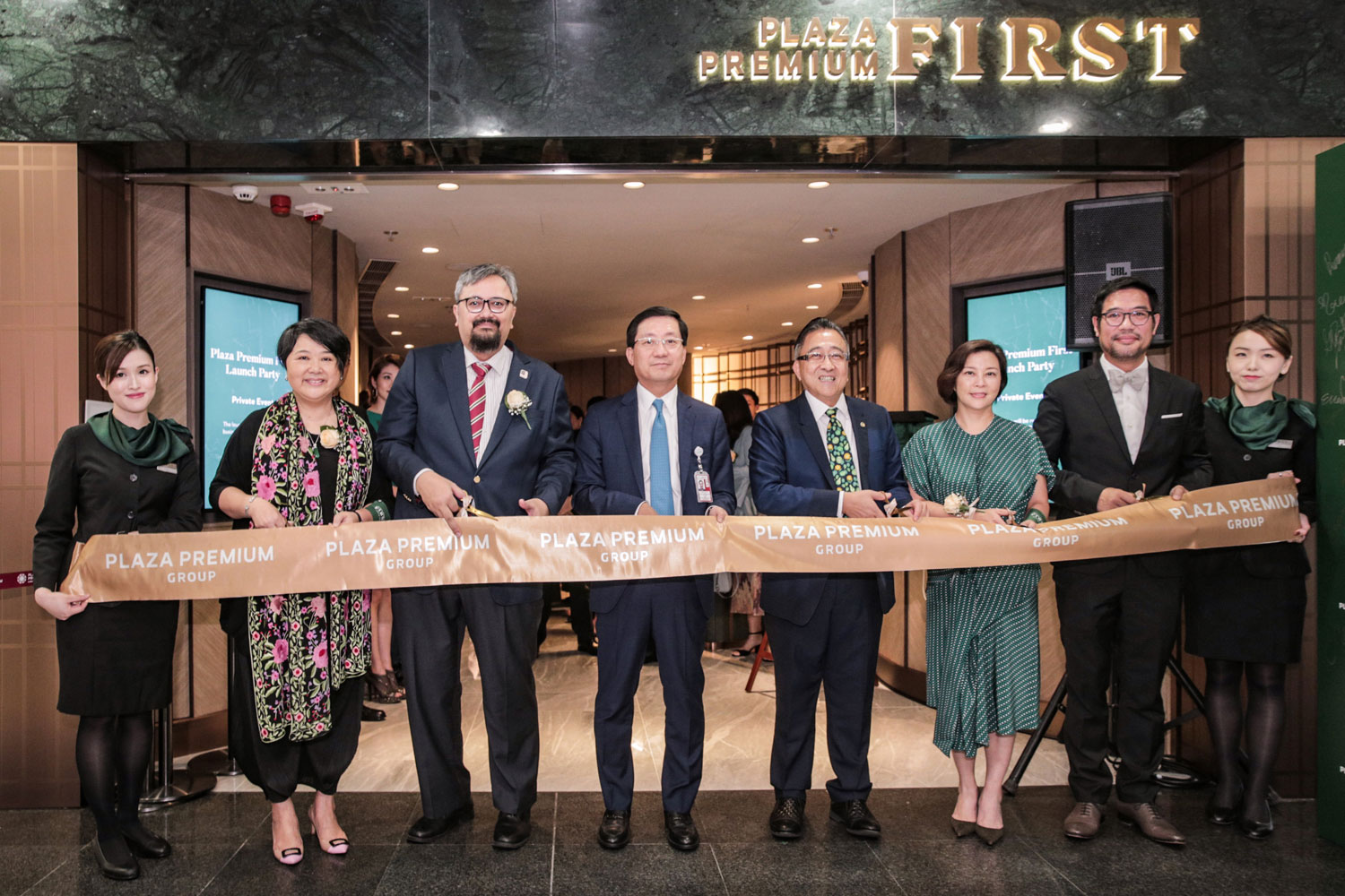 Mr. Song Hoi-see (middle), Founder and Chief Executive Officer of Plaza Premium Group and officiating guests officially opening Plaza Premium First Hong Kong at Ribbon Cutting Ceremony.
