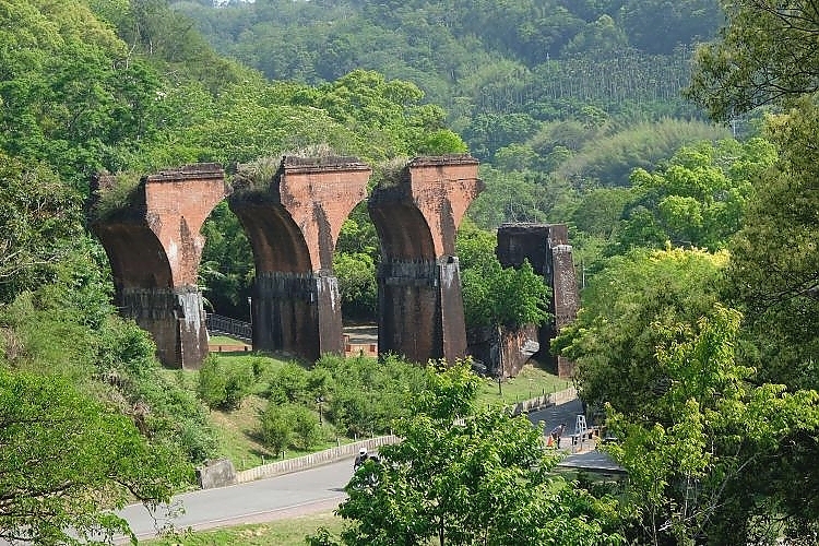 Longteng Bridge in Sanyi Township
