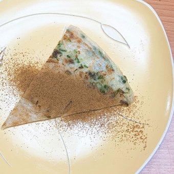 Green onion pancake with brown sugar 黑糖葱油饼