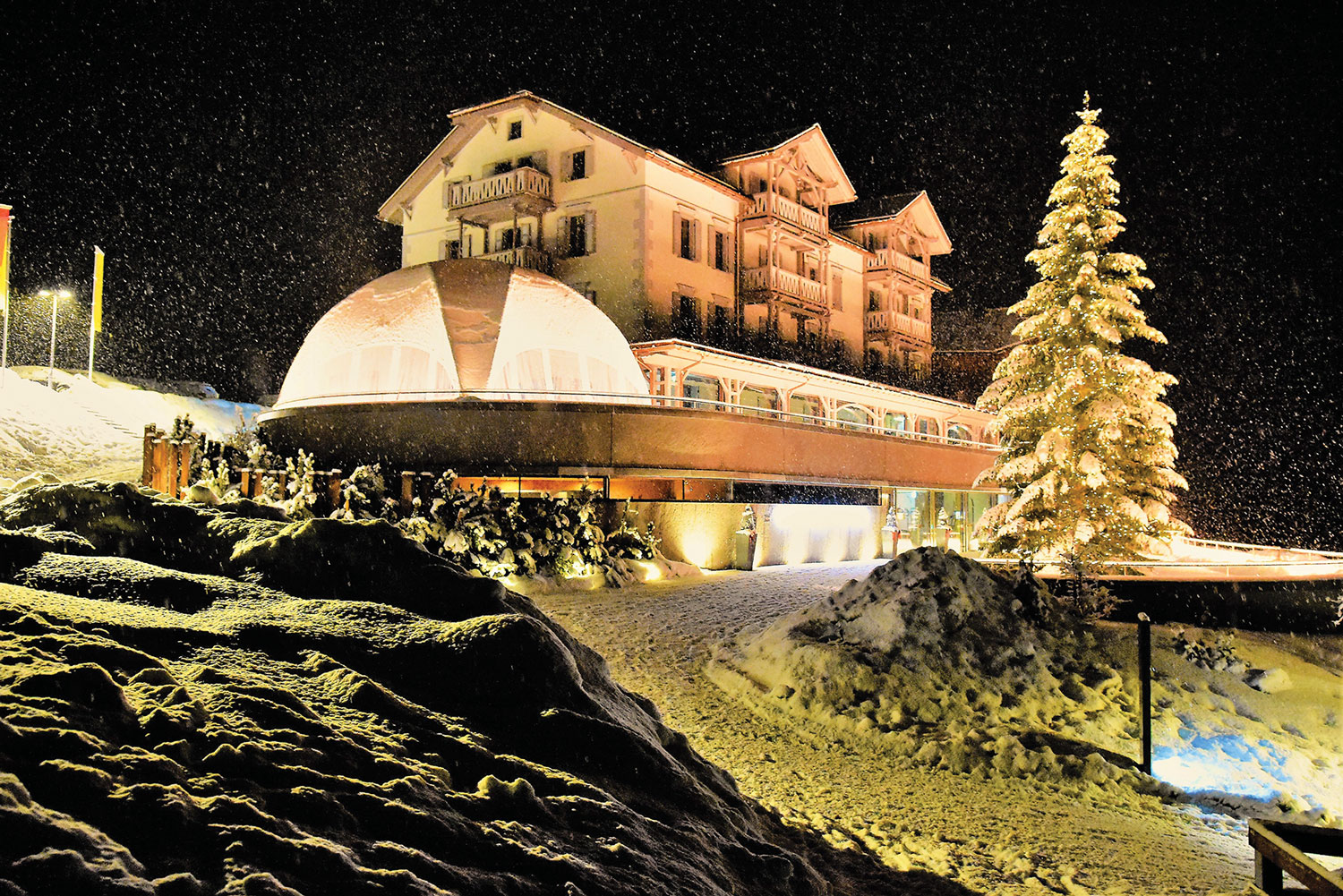 瑞士爱宾娜滑雪水疗度假酒店:恰岑的美丽瑰宝