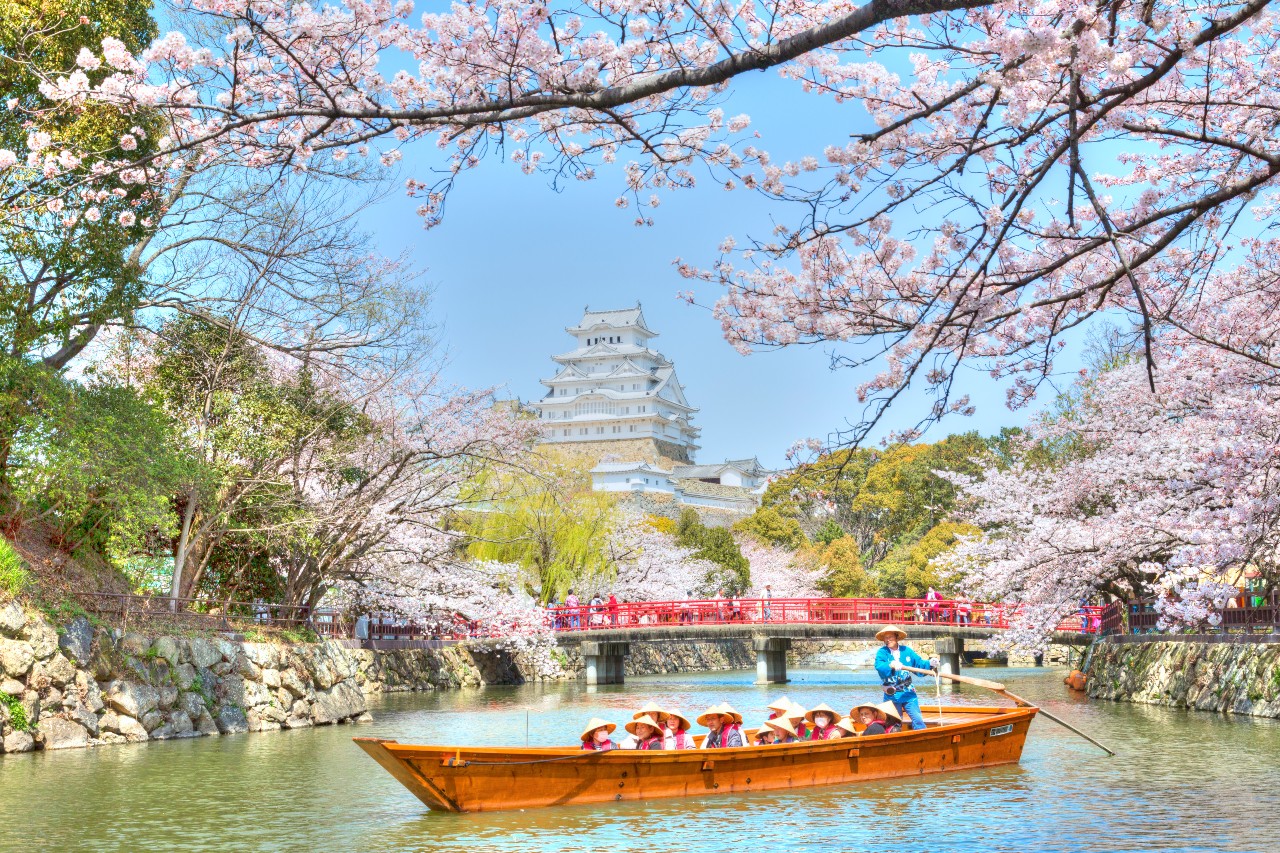 Hyogo  & Okayama: Ancient Castles and Gardens At The Doorstep