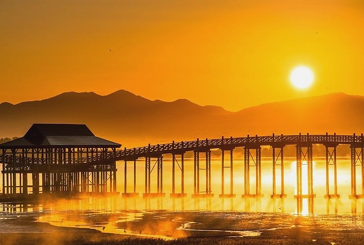 Tsuru-no-Mai Bridge Sunrise View, AOMORI