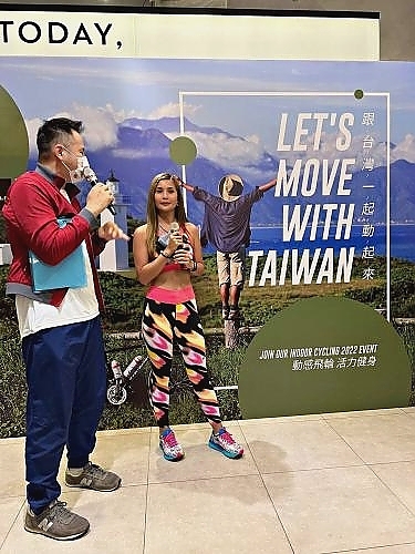 Artist Adeline Tsen sharing her experience in Taiwan