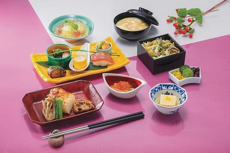 Japanese cuisine for Royal Laurel Class on Taipei-Munich flight by 
three-star Michelin chef Motokazu Nakamura