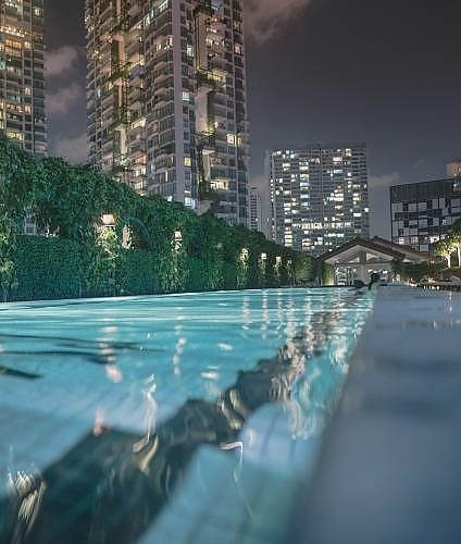 M Social Singapore - Pool at Night