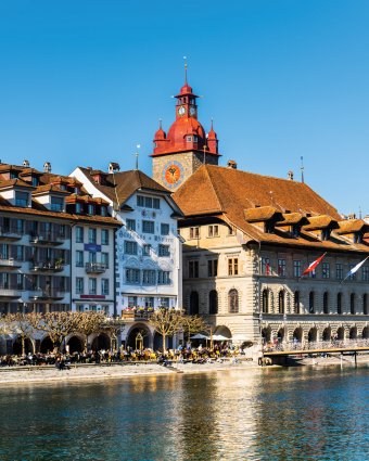 Town Hall Lucerne with tower and river Reuss © Elmar Bossard, Luzern Tourismus
