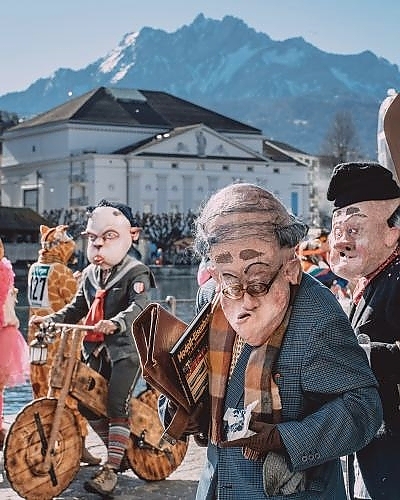 Individual masks at Reussquai during Lucerne Carnival © Luzern Tourismus, Laila Bosco