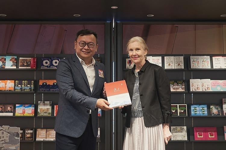The founder of Innovation Media, Mr. Joseph Seow was giving a book to Ambassador of Switzerland in Malaysia, H.E. Madam Andrea Reichlin as a gift