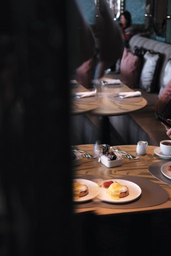 The self-service breakfast at Argo is very comfortable, with delicious food and a wide selection of beverages. Especially, The various Western pastries are especially delicious.