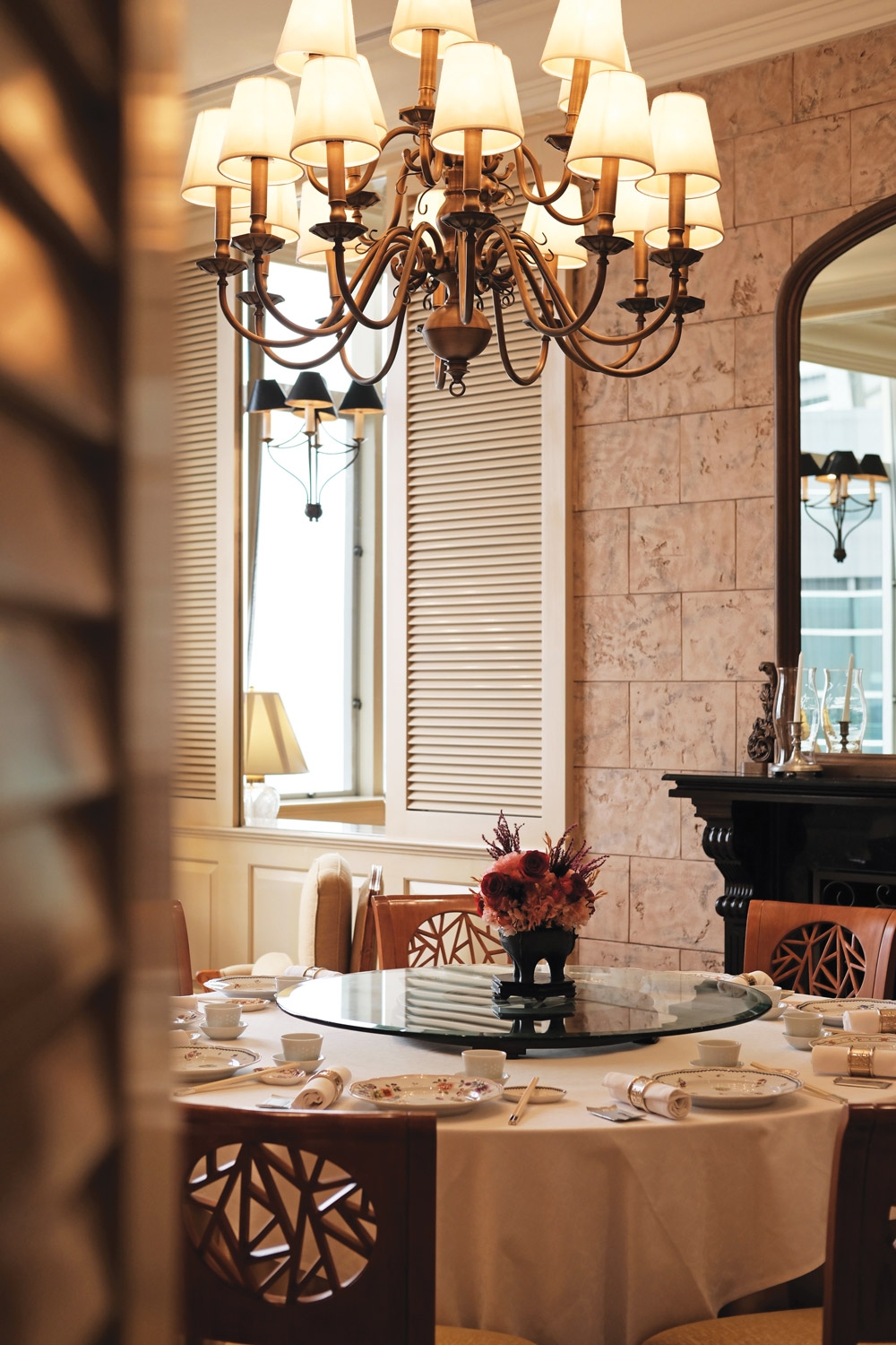 With its traditional European-style charm, the restaurant’s elegant private rooms are perfect for a special occasion with that special someone.