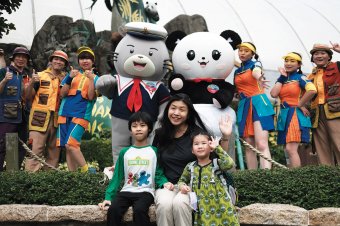 Ocean Park’s “Grand Carnival” is perfect for families to enjoy and take photos together.