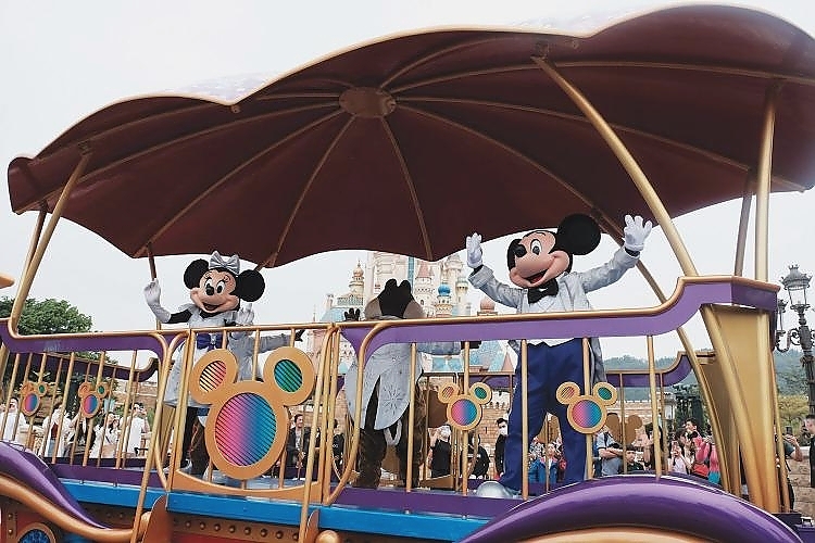 Mickey and Minnie say hello to everyone.