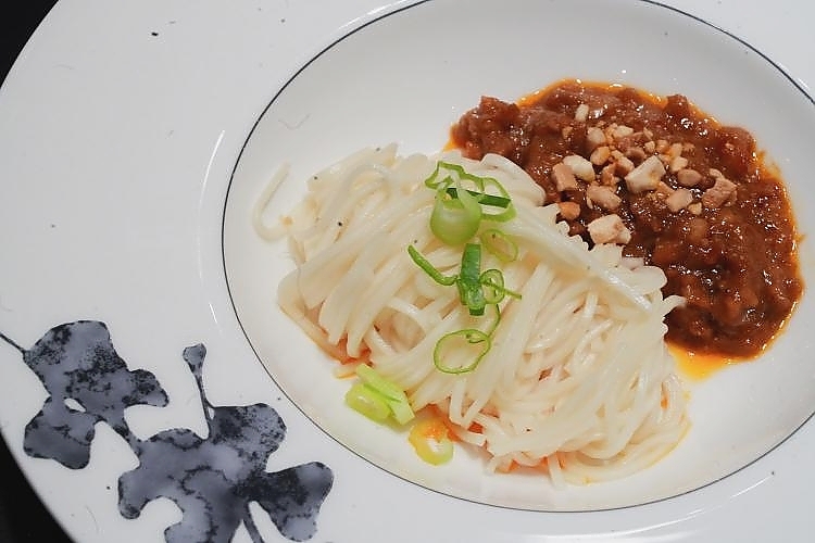 Sichuan Dandan Lao Mian with Dried Shiitake 四川担担干捞稻庭面