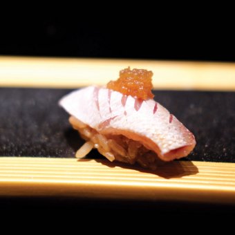 Kasugodai to ponzu oroshi with yuzu vinegar and grated radish 春子雕与柚子醋萝卜泥