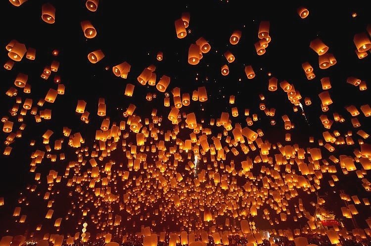 Yi Peng Lantern festival in Chiang Mai-Lanna