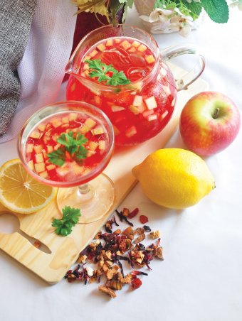 Iced Apple Lemon Fruit Cocktail