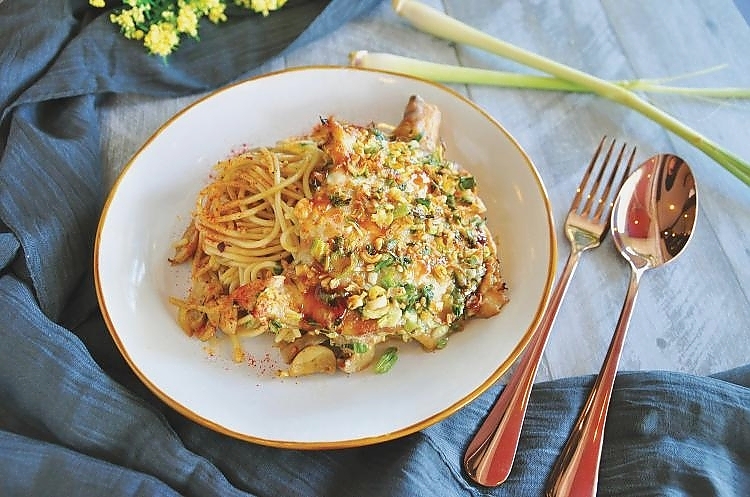 Lemongrass chicken olio spaghetti