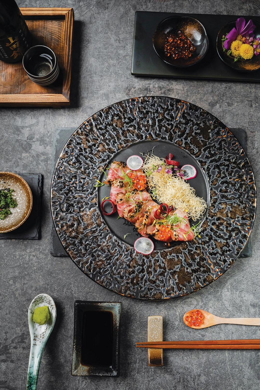 WAGYU TATAKI NO TRUFFLE - Pan-seared wagyu beef sliced with truffle vinaigrette dressing