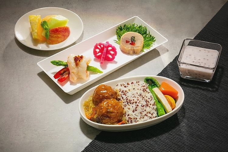 Exclusive Gourmet Meal: Pork Meatball with Salted Egg Yolk Served with Steamed Rice with Quinoa by Yu Yue Lou