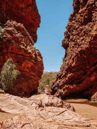 Simpsons Gap, West MacDonnell Ranges © Tourism Australia