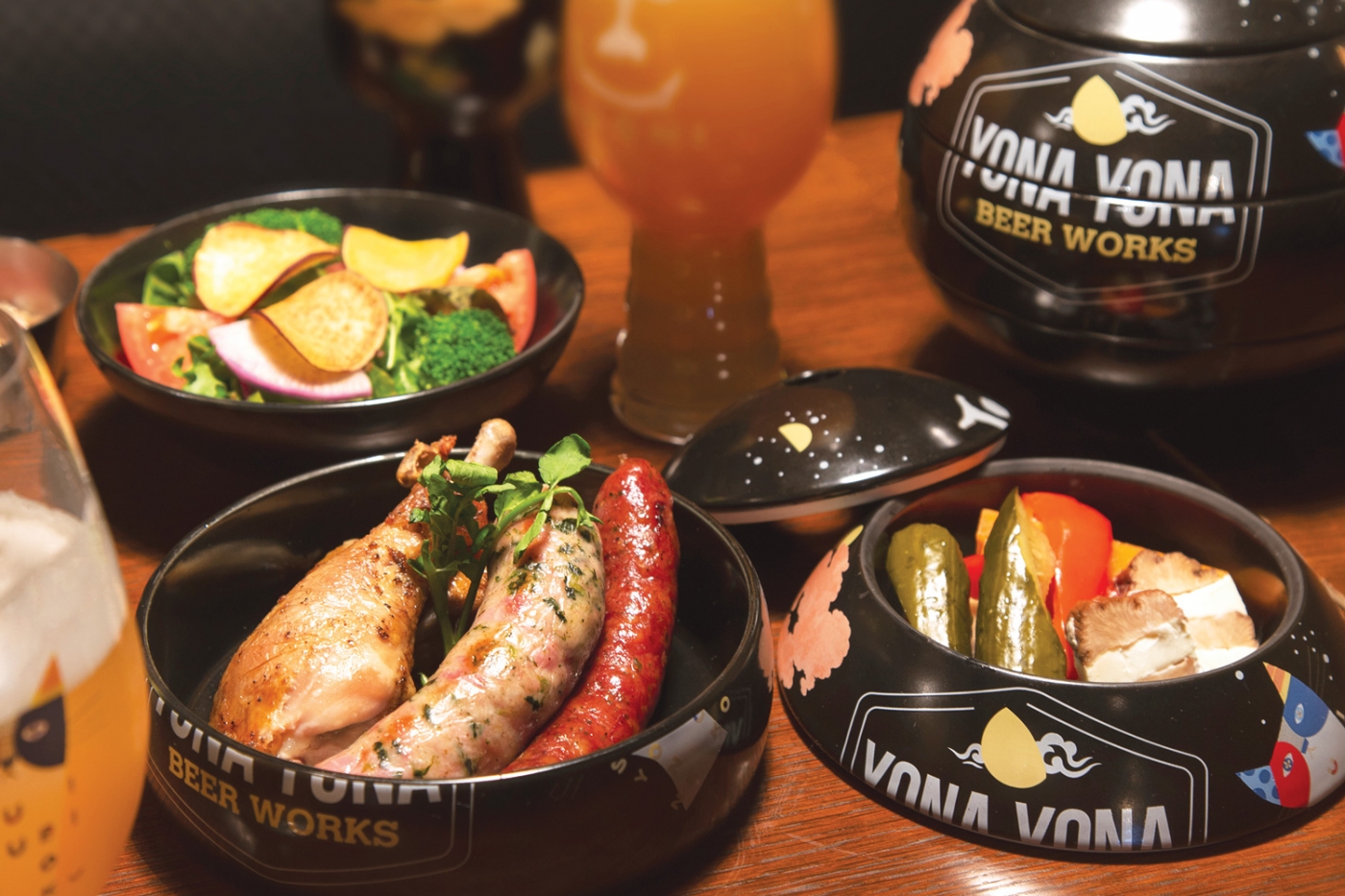 Nearby Restaurant YONAYONA BEER WORKS © Hoshino Resorts