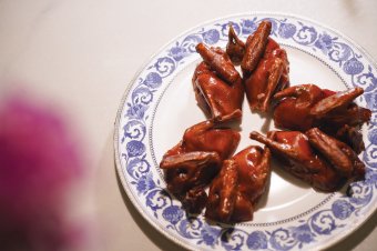 脆皮爆汁乳鸽 Crispy Pigeon