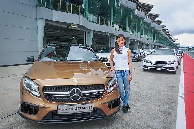 Datuk Nicol David poses with the Mercedes-AMG GLA 45 at the recent Mercedes-Benz Driving Experience held at the Sepang International Circuit in November, 2017.
