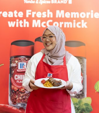 Syifa Jamil (Spice Star with Dish)