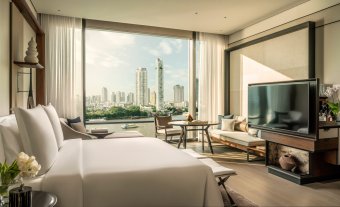 Premier Riverview Room