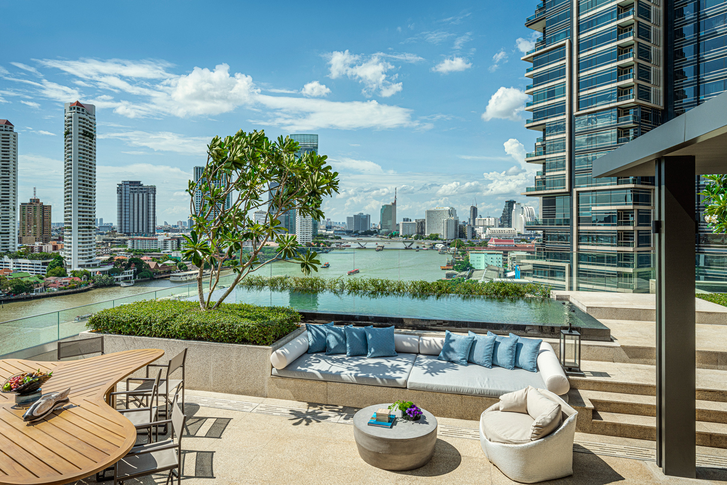 Four Seasons Hotel Bangkok at Chao Phraya River: A Riverside Urban Resort in The Heart of the City