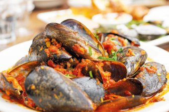 Mussels in Spicy Tomato Sauce
