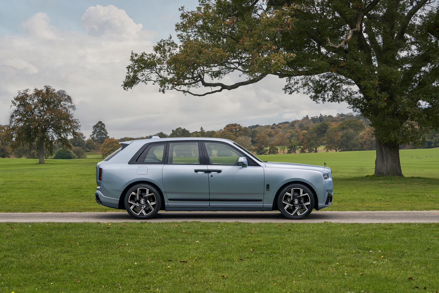 Rolls-Royce Presents Black Badge Cullinan Daisy