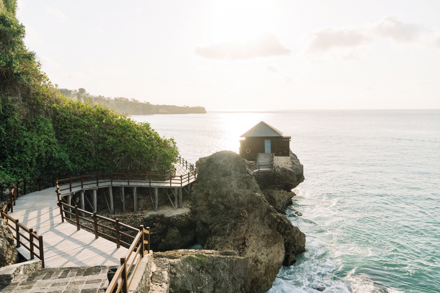 Nestled on natural rocks above the sea, the Spa on the Rocks villa offers an unmatched luxury spa experience. In this private setting, guests can enjoy breathtaking views alongside rejuvenating treatments. AYANA Spa: An Oasis of Holistic Wellness.