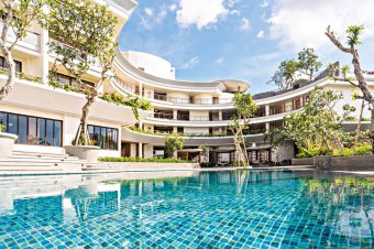 The infinity pool at AYANA Segara Bali appears to melt into the horizon, offering awe-inspiring ocean views and the perfect spot for a refreshing dip and ultimate relaxation.