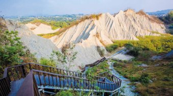 田寮月世界地景公园 Tianliao Moon World Landscape Park © 高雄旅游网