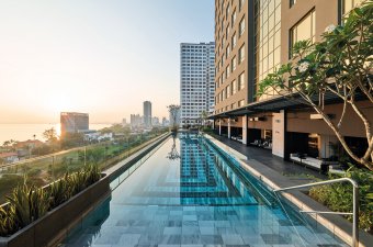 Infinity pool