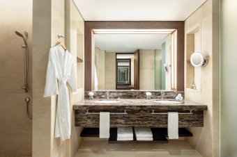 Ocean Wing Jr Suite Garden Twin Bathroom