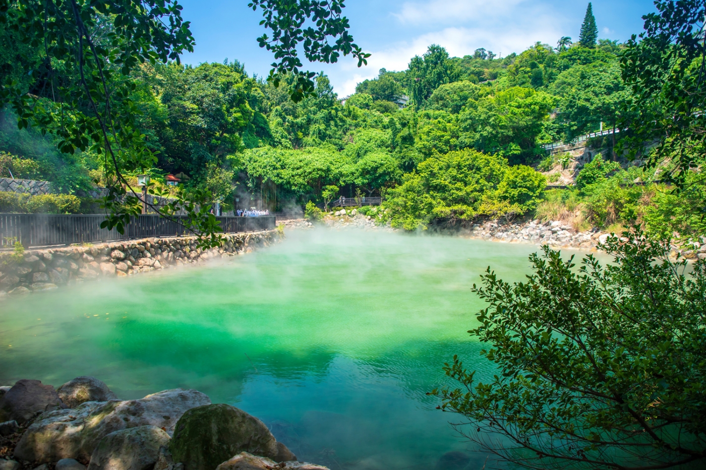 北投温泉氤氲升腾，为旅程增添疗愈时光。