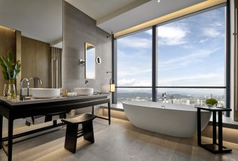 Park Studio King Bathroom