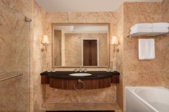 Dusit Club Executive Bathroom
