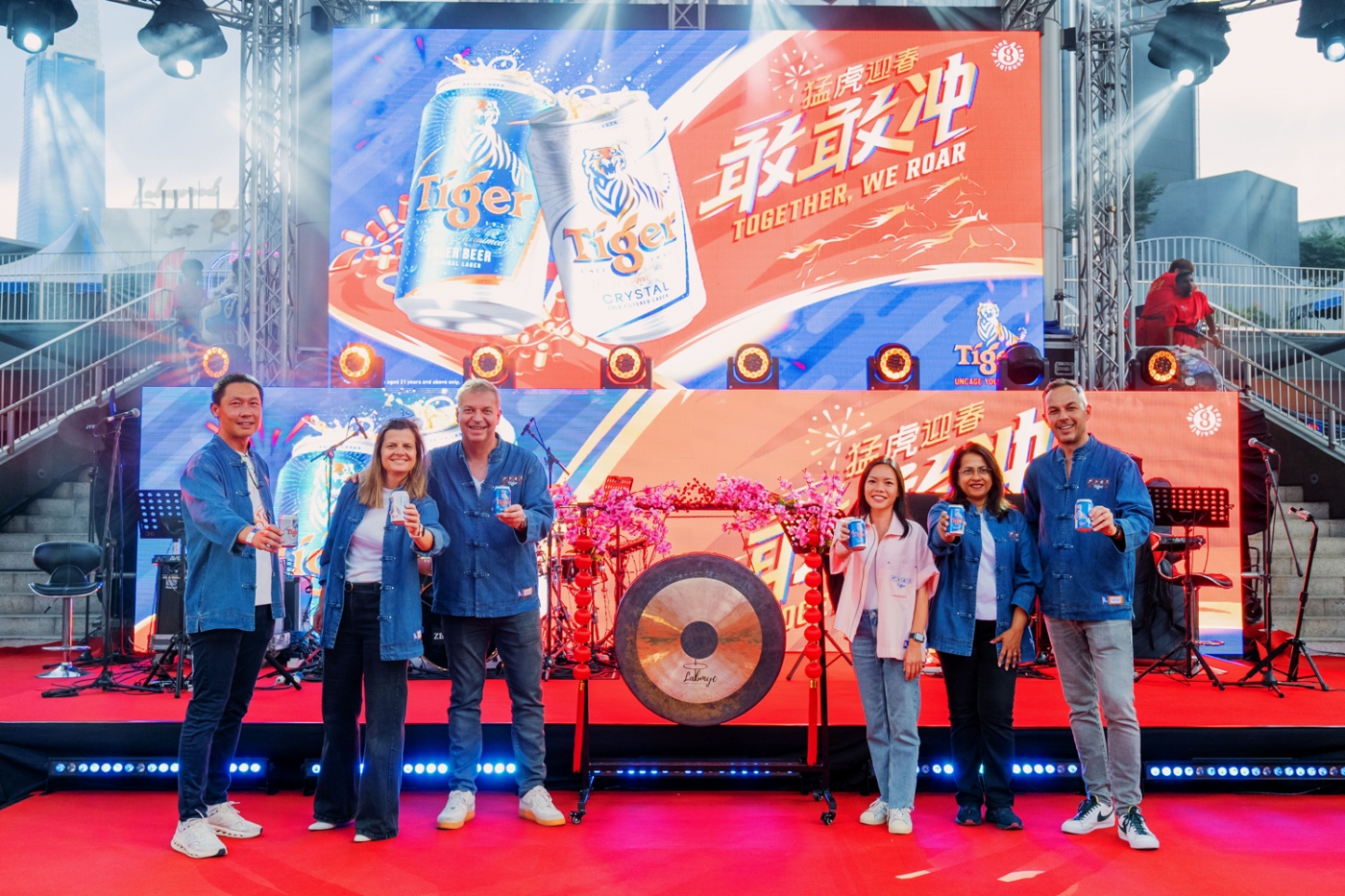 (From Left to Right) Jimmy Ding, Jana Hanneman, Martjin van Keulen, Julie Kuan, Renuka Indrarajah, Lukasz Kakol officiating the launch of Tiger Town at LaLaport BBCC
