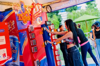 The public participates in games built on coordination and speed