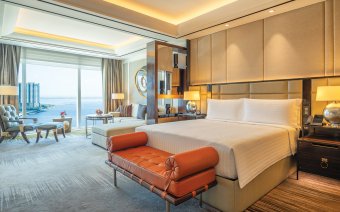 Sky Studio King - Bedroom