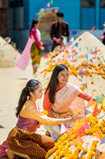 Songkran - Sand Pagoda