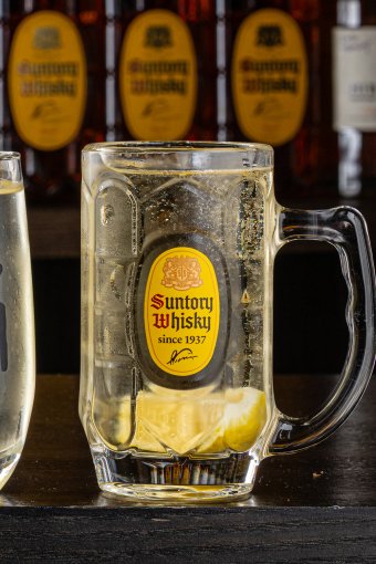 Suntory Kakubin Classic Highball © Suntory