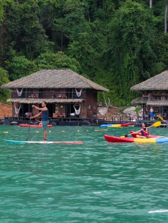 Floating house at Surat Thani-Ratchaprapha Dam