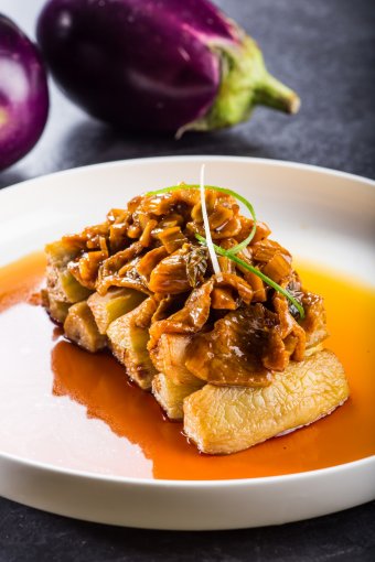 梅菜松板肉蒸圆茄