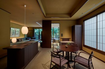 Guest Room-Luxury Suite