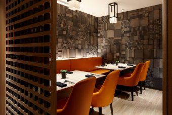 ROBIN’S Grill Interior