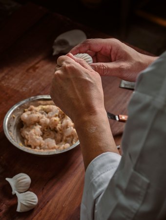 Each dim sum is meticulously handcrafted 每一道点心皆经过精心手工制作